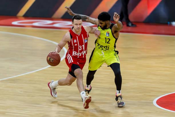 得尤为明显 得尤为明显